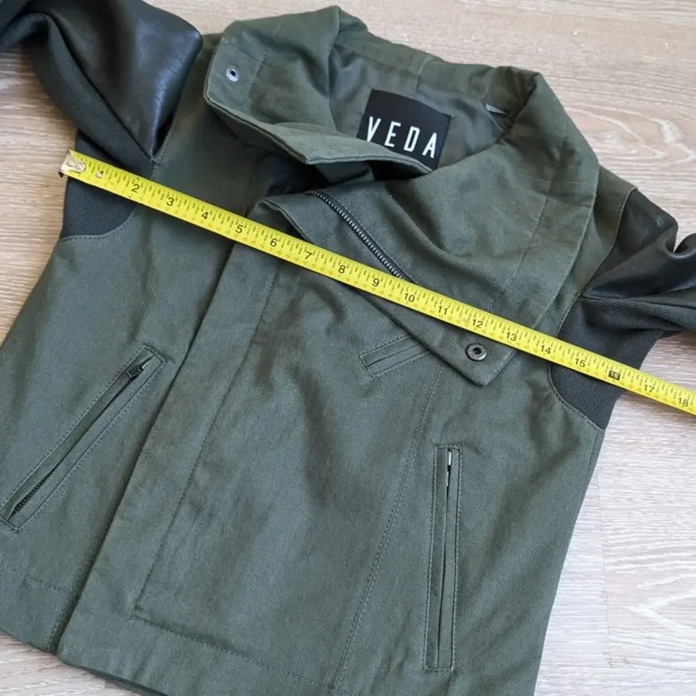 VEDA Women's Green and Black Leather Jacket - Picture 5 of 10